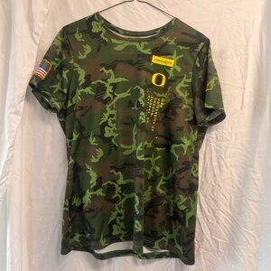 Nike Dri-Fit Military Collection Oregon Ducks Large shirt